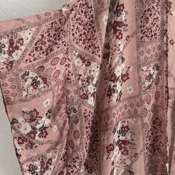 Wallflower Floral Kimono in Pink and Cream - Picture 3 of 4